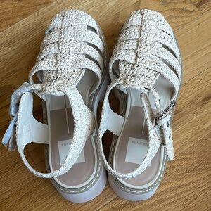 Dolce Vita platform fisherman’s sandals. Size 7.5